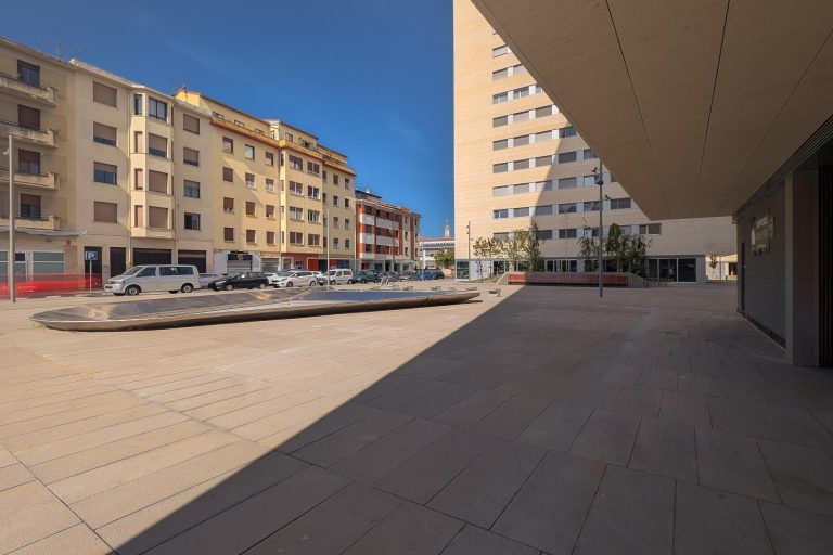 Se alquila exclusivo apartamento en Plaza Salesianos