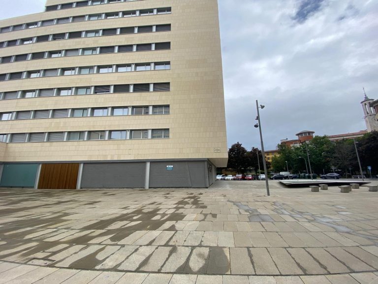 Local en esquina en Plaza Salesianos – zona nueva en pleno centro de Pamplona