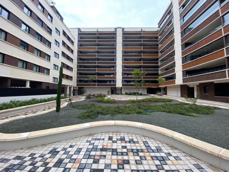 LOCAL COMERCIAL en el Soto de Lezkairu, excelente oportunidad en zona en expansión
