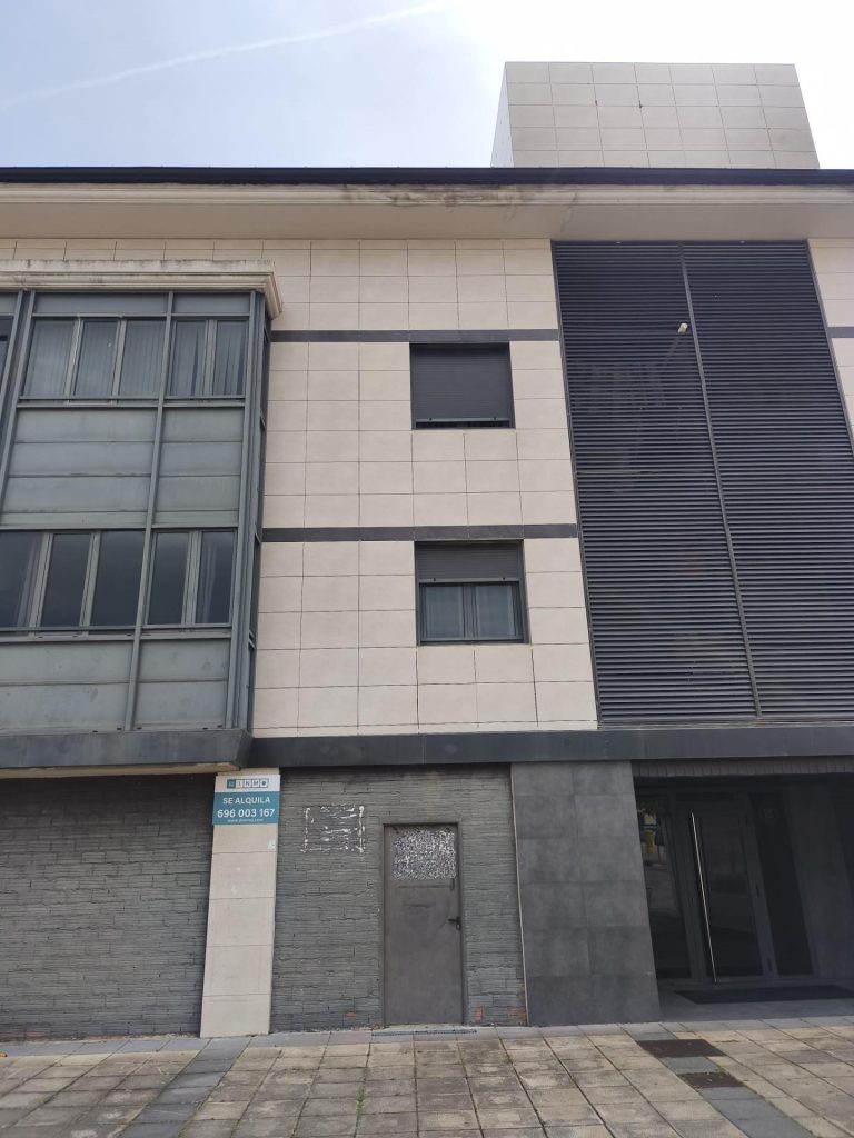 Local de obra en Berrioplano frente al Centro de Salud