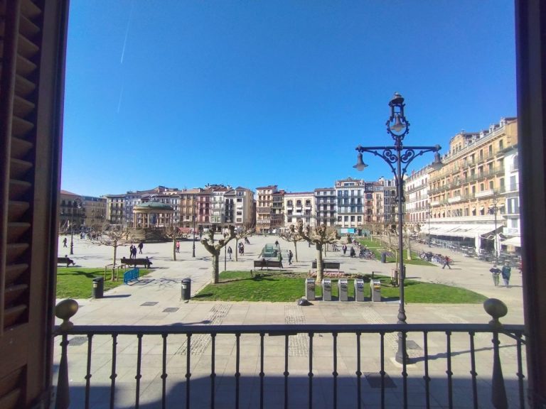 FANTASTICA OFICINA EN LA PLAZA DEL CASTILLO