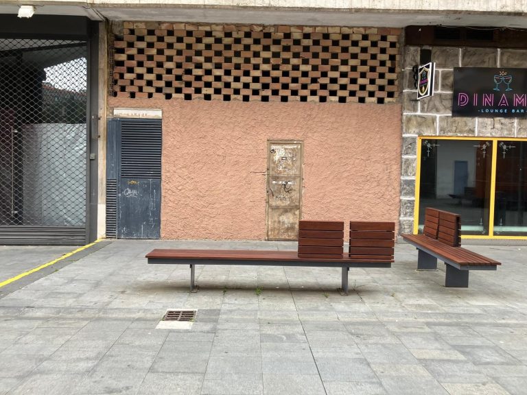 Local-almacén de obra situado en Travesía Bayona 3