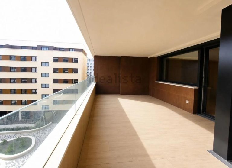 Piso con amplia terraza en Lezkairu